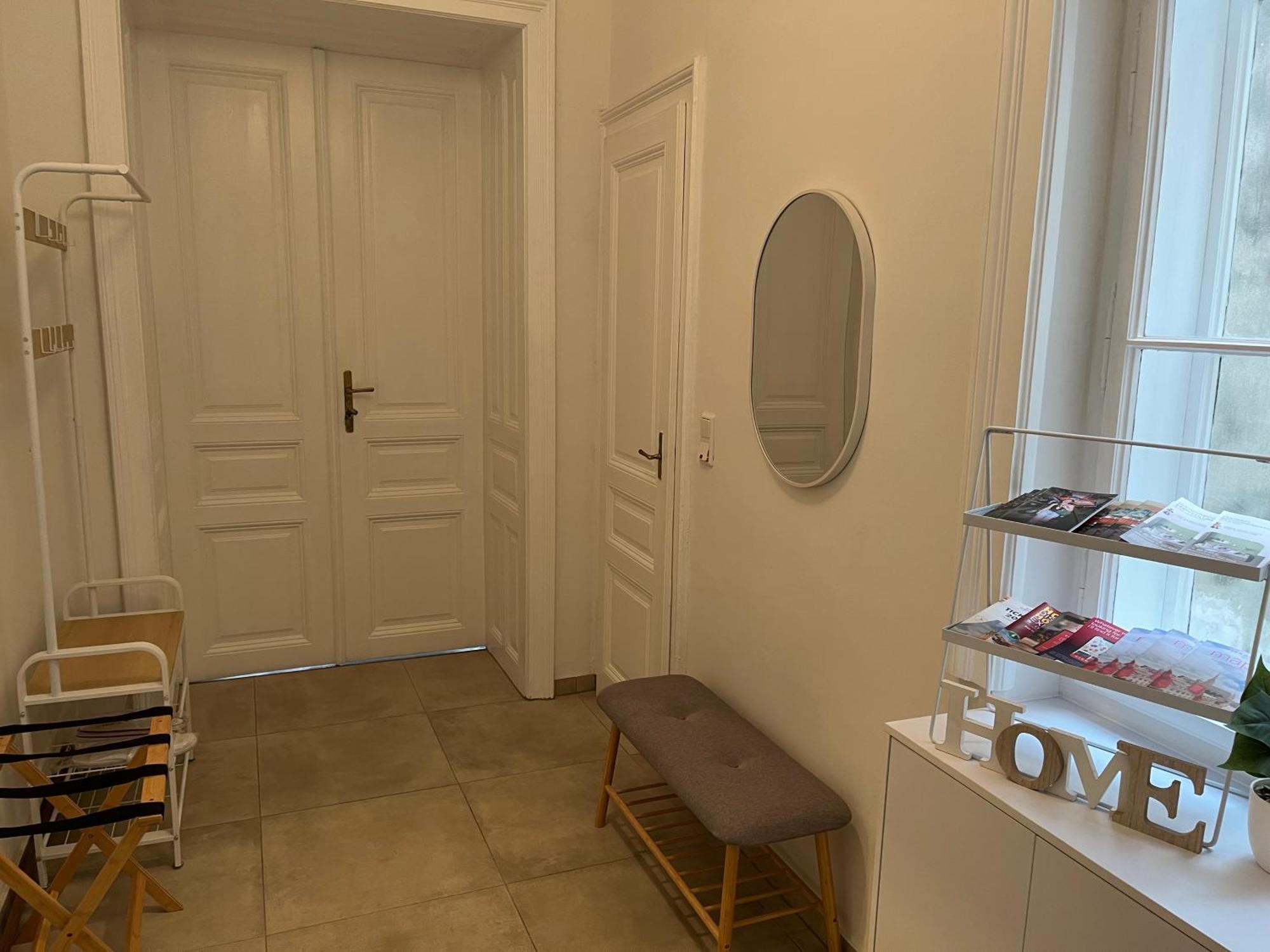 Grosszuegiger Wiener Altbau Gleich Neben Schoenbrunn * Viena