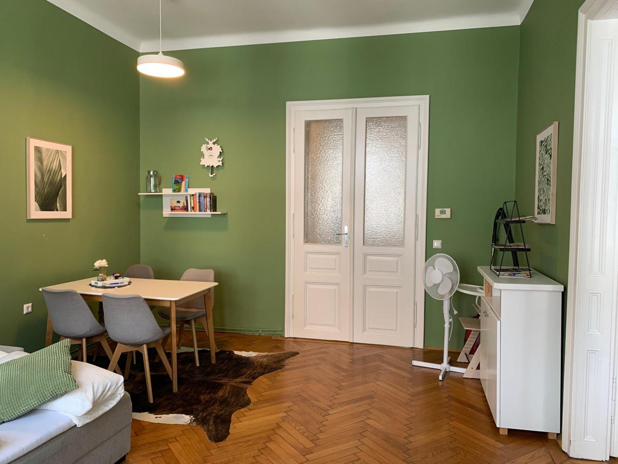 Grosszuegiger Wiener Altbau Gleich Neben Schoenbrunn * Viena