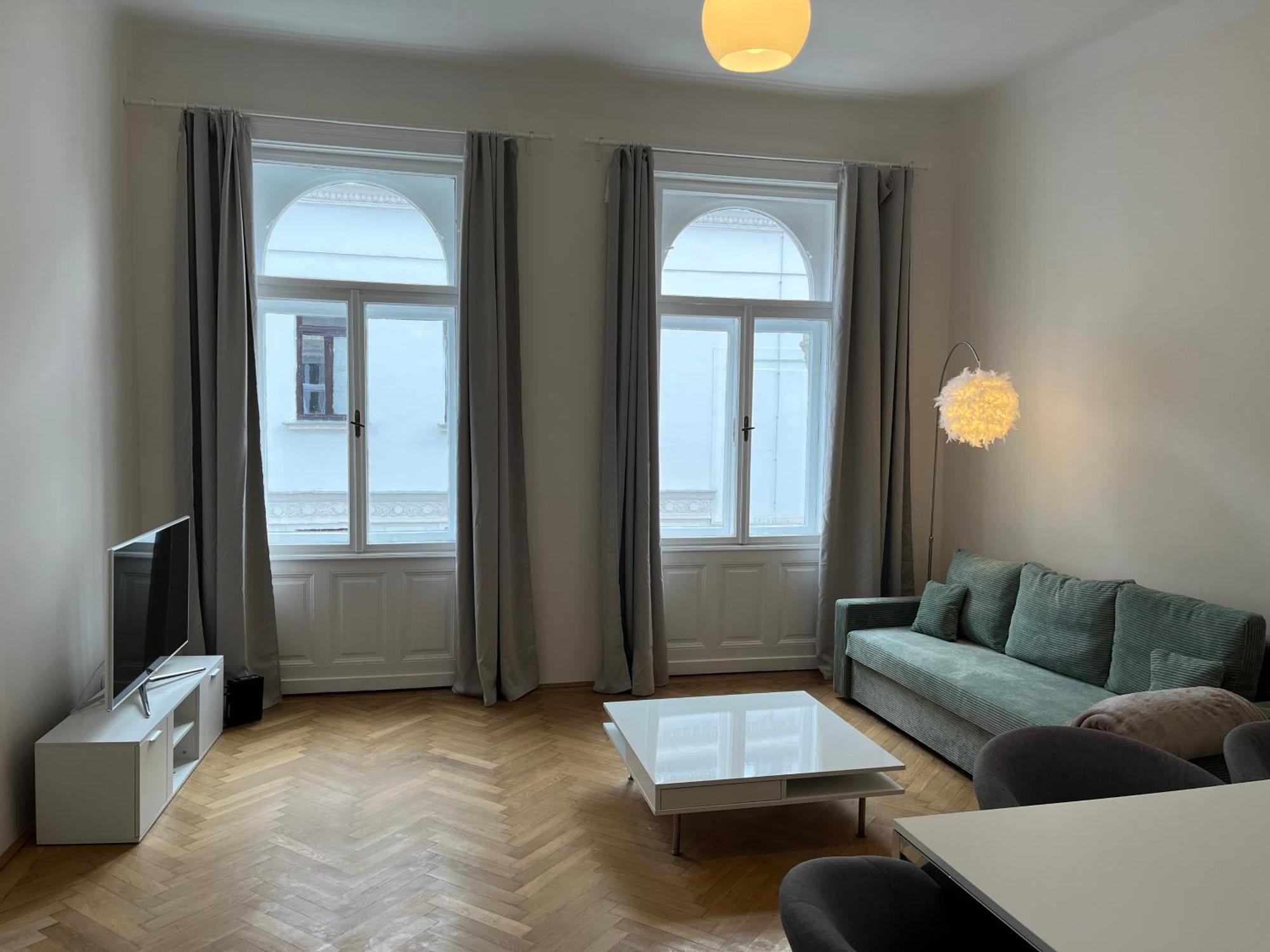 Grosszuegiger Wiener Altbau Gleich Neben Schoenbrunn * Viena