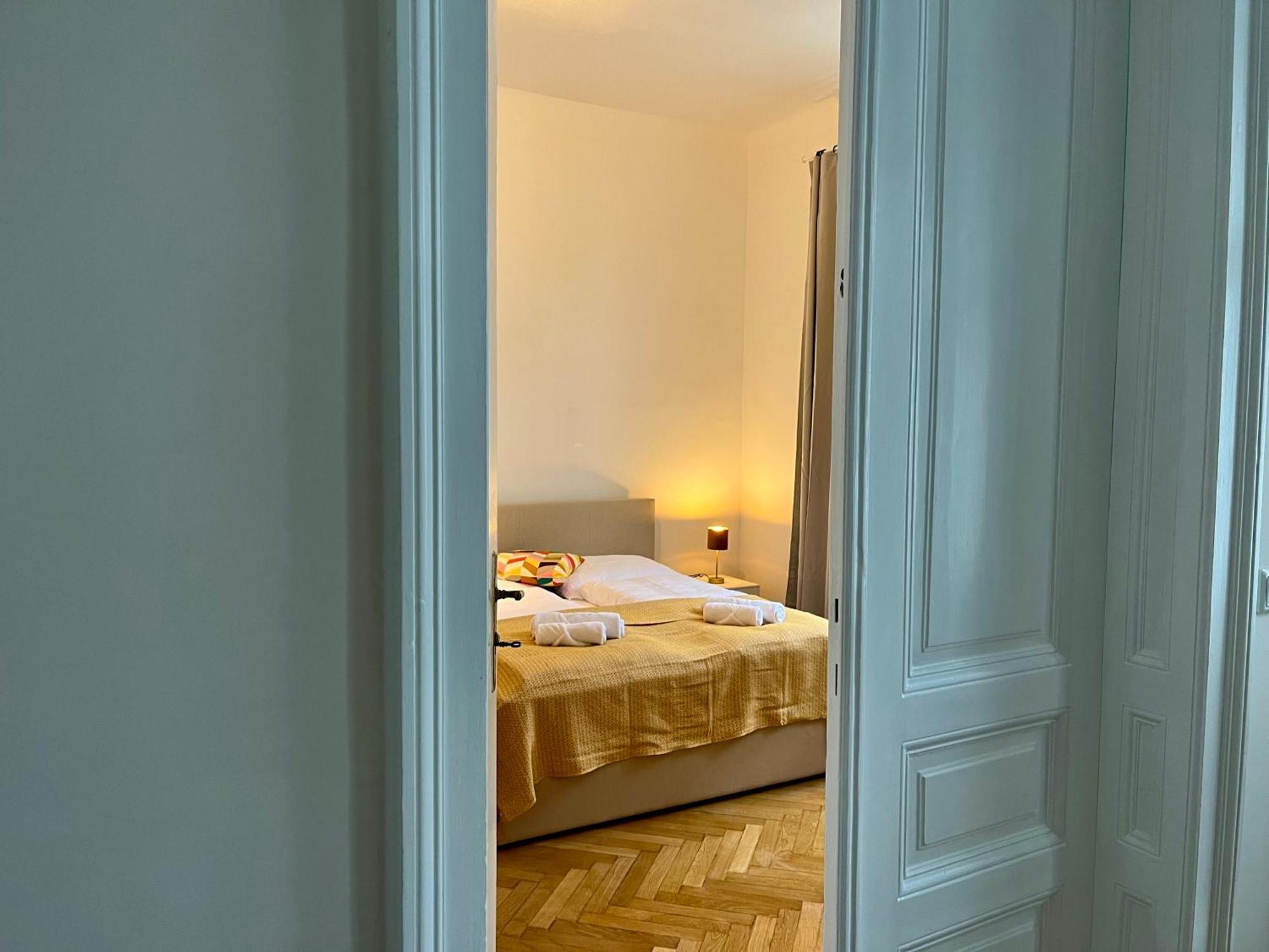 Grosszuegiger Wiener Altbau Gleich Neben Schoenbrunn Apartament