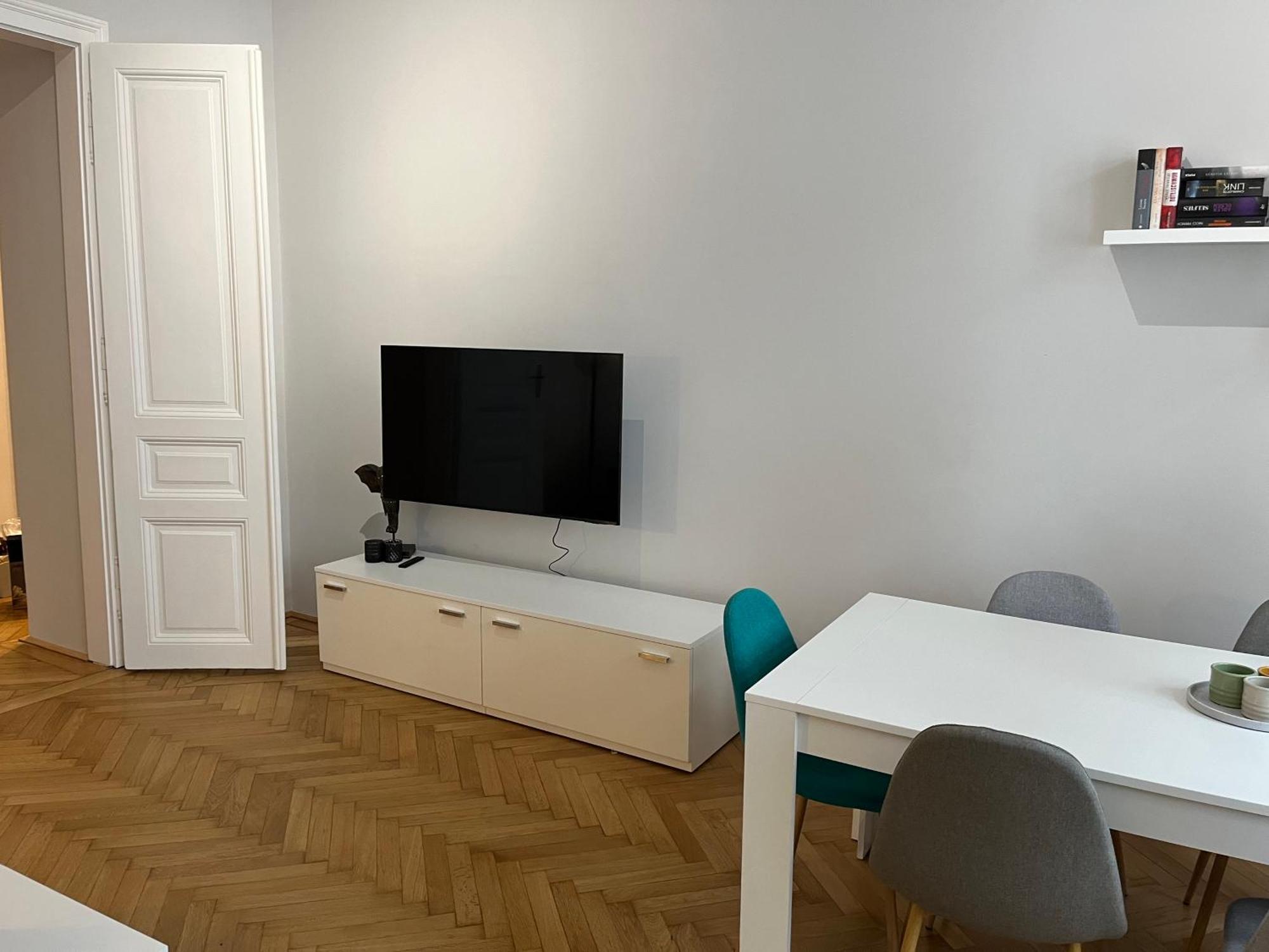 Apartament Grosszuegiger Wiener Altbau Gleich Neben Schoenbrunn Viena